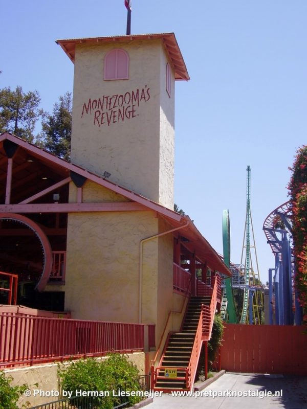 Verdwijnt Montezooma's Revenge uit Knott's Berry Farm? - Pretparknostalgie
