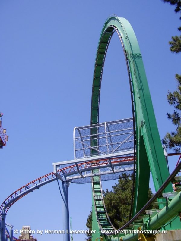 Verdwijnt Montezooma's Revenge uit Knott's Berry Farm? - Pretparknostalgie