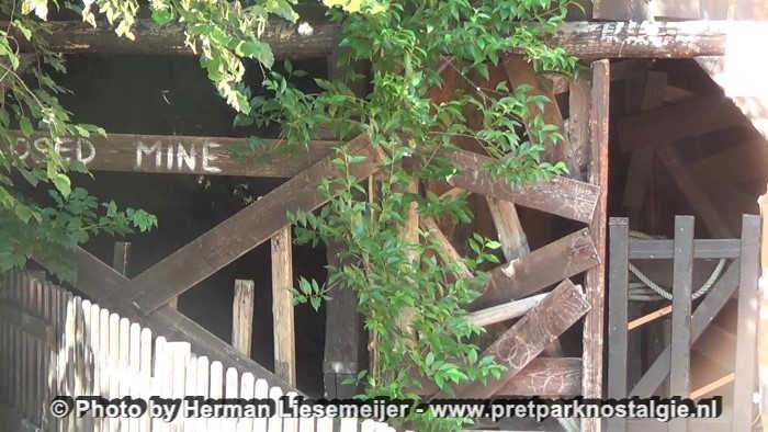 Gardaland - Restanten van de verloren attractie Canyons Gardaland - Restanten van de verloren attractie Canyons