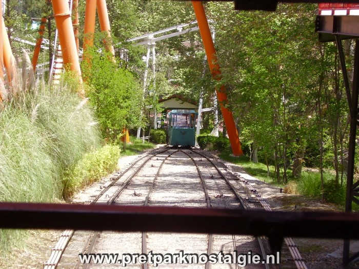 Six Flags Magic Mountain - Funicular