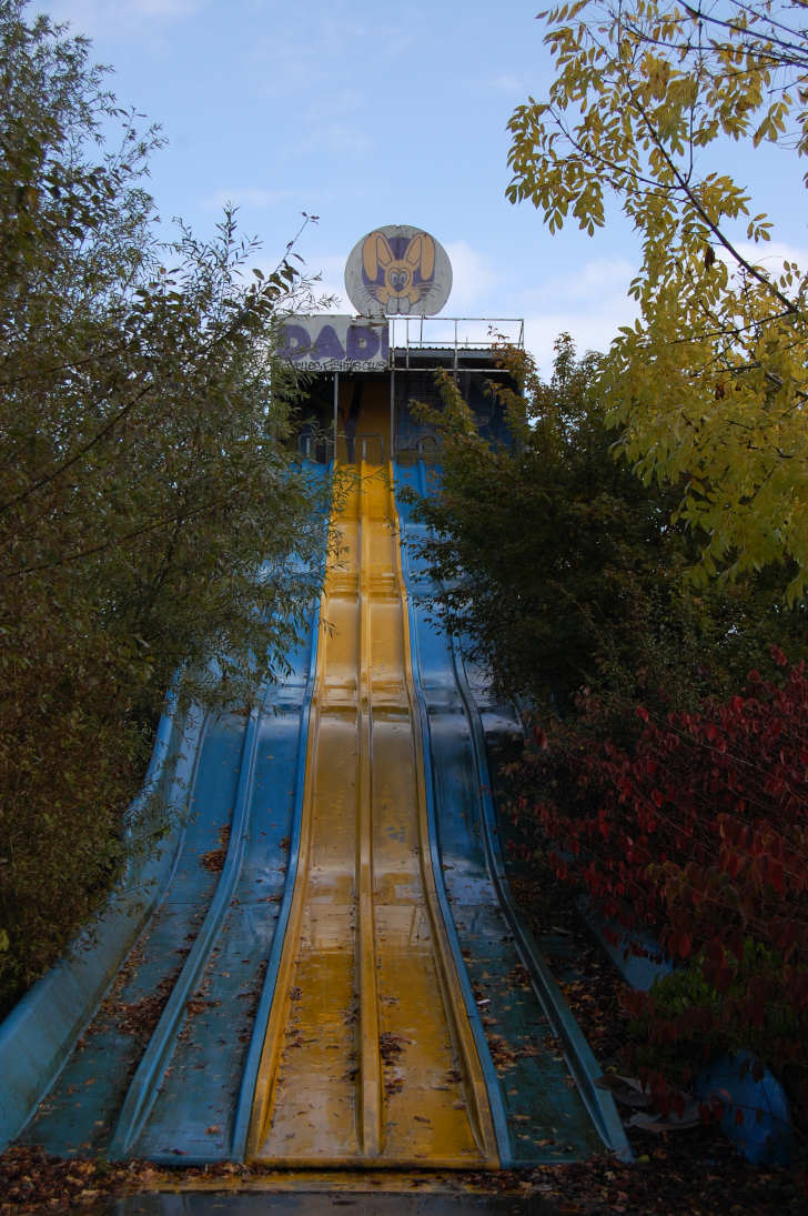 Verlaten pretpark Dadipark, België. Door © Pel Laurens.