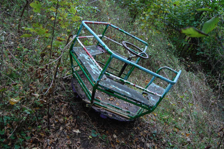 Verlaten pretpark Dadipark, België. Door © Pel Laurens.